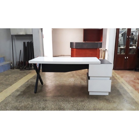 Vetra Çalışma Masası